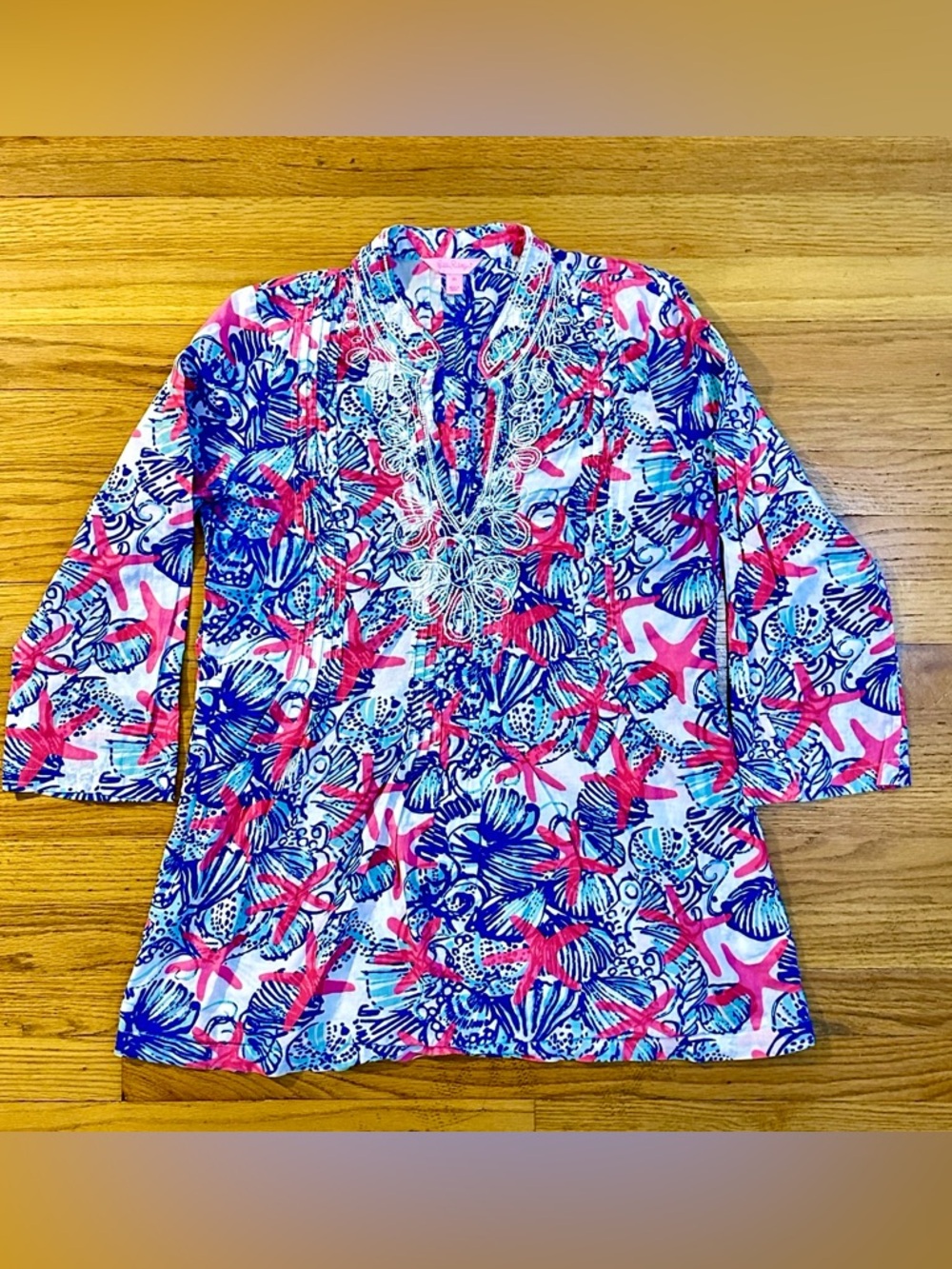 Lilly Pulitzer Medium  "She Sells Sea Shells," Tunic, common navy fade - shown